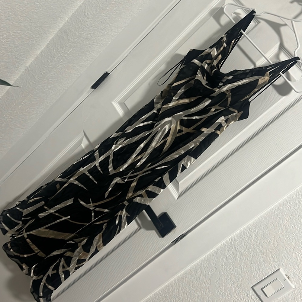 Jaques Vert silk blend midi/maxi dress, geometric design elegant